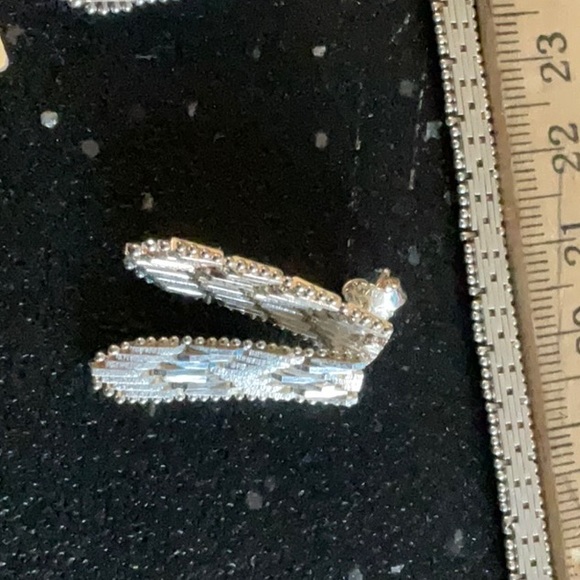 Sterling Silver (stamped 925) Wheat design 7” bracelet & earrings set (2 pair) - Picture 4 of 7